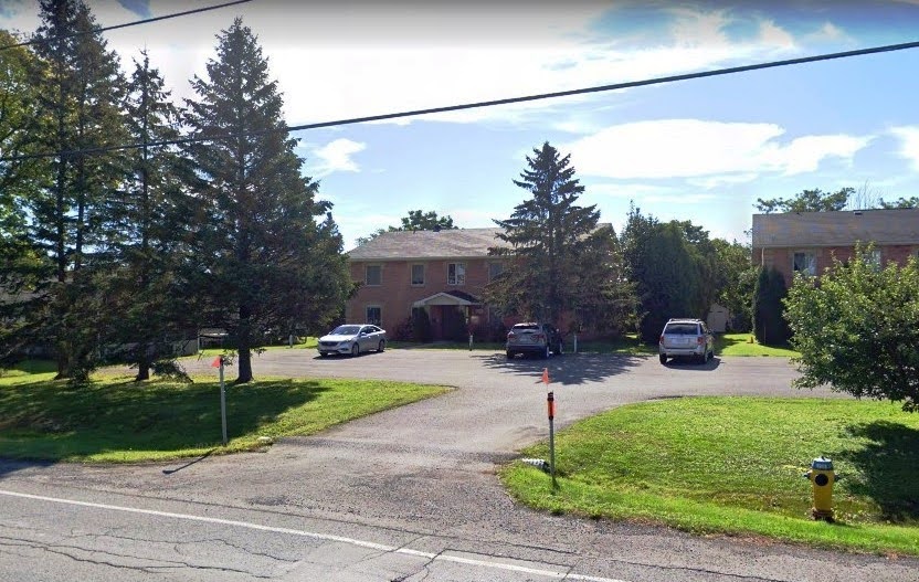 4-422 Cornwall Centre Road